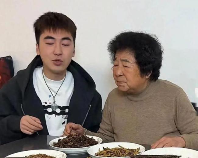 千万网红“田姥姥”外孙疑家暴劈腿 恋情争议再起波澜