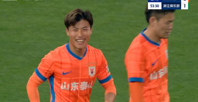 泰山队4-2战胜浙江