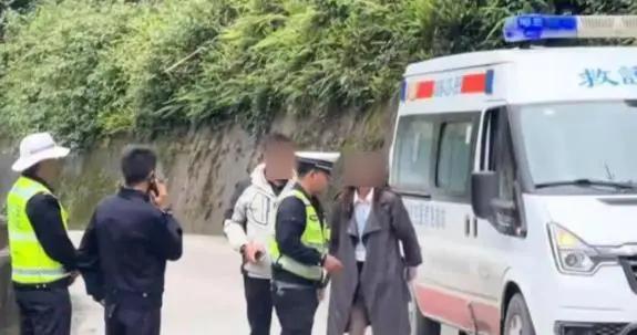 官方通报救护车违规开道旅游 涉事公司被责令停业整顿