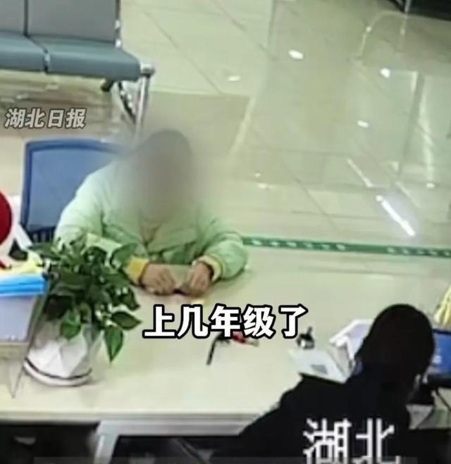 高三学生公交车上崩溃大哭 压力下的共鸣