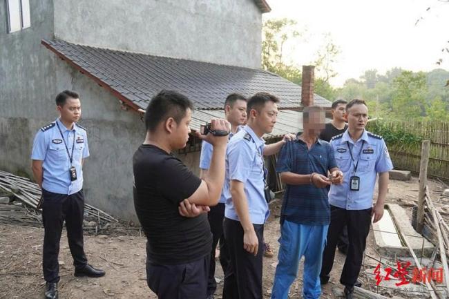 男子杀母亲女友带嫂嫂潜逃32年落网