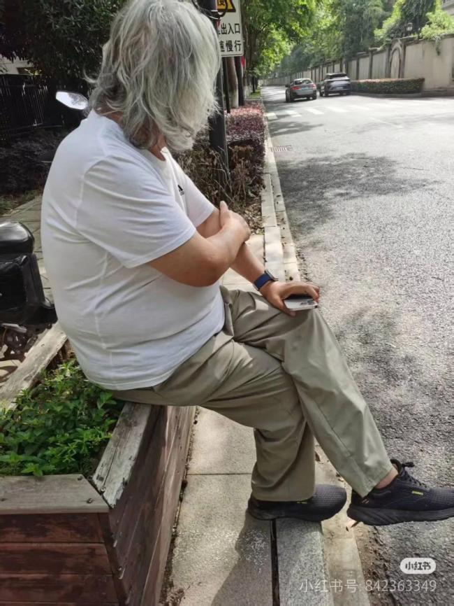 张纪中：“我先去送小孩，我不会跑，我是张纪中”