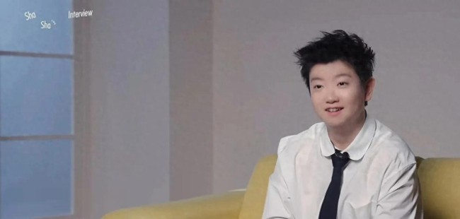 孙颖莎接受嘉人采访