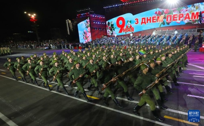 白俄举行卫国战争胜利日阅兵式彩排