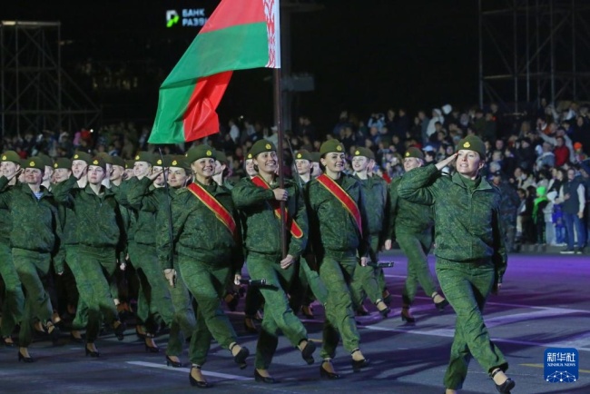 白俄举行卫国战争胜利日阅兵式彩排 彩排盛况壮观