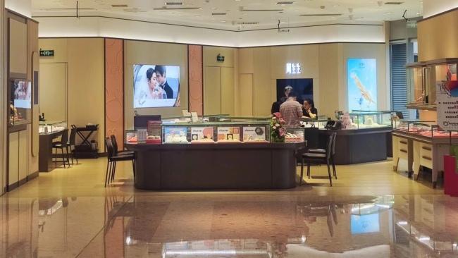 五一黄金消费现“冰火两重天” 金店冷清水贝热