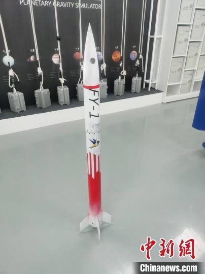 中学生自主研制的探空火箭发射