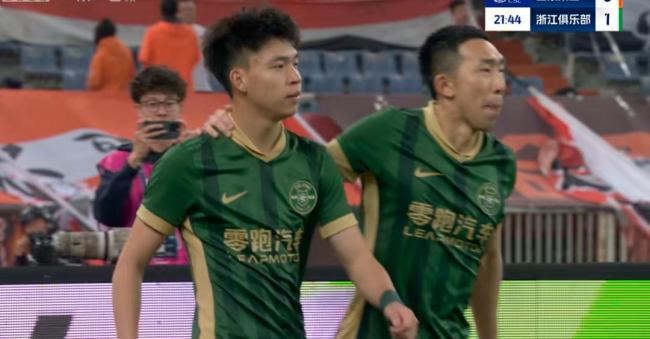 泰山队4-2战胜浙江 瓦科帽子戏法锁定胜局