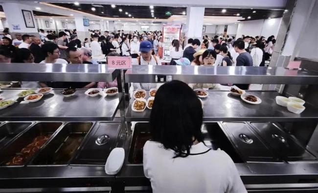五一期间多地政府食堂向游客开放！