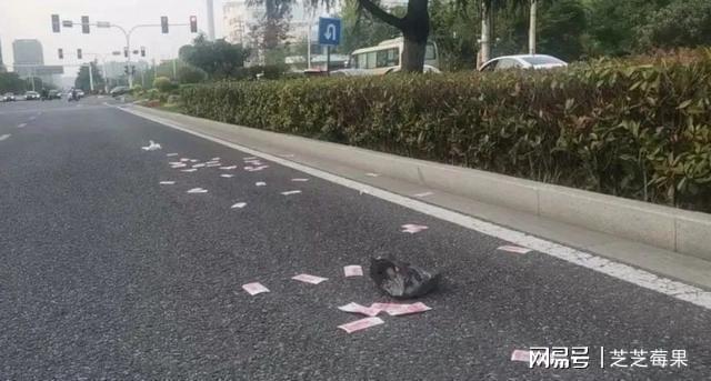宿迁大风吹跑5万现金