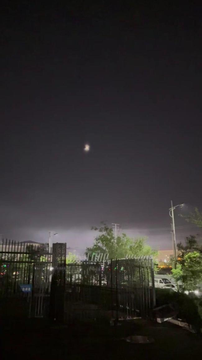 博主科普新疆上空不明飞行物 SpaceX火箭钝化所致