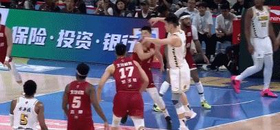 许利民：如果对手不出现问题 我们韧性是有差距 让所有人失望责任在我 承认差距继续努力