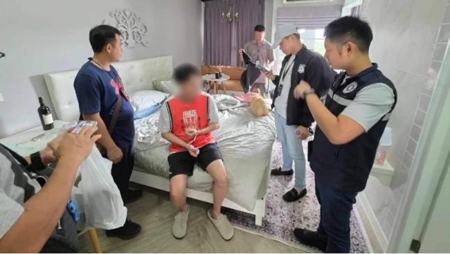 28岁中国网红在泰国被持刀抢劫 警方迅速破案抓获嫌疑人