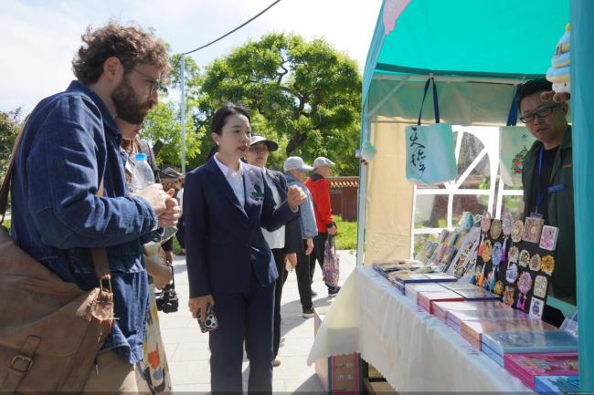 假期首日北京市属公园迎客50万人次