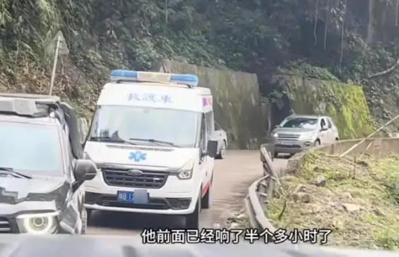 官方通报救护车违规开道旅游 涉事公司被责令停业整顿