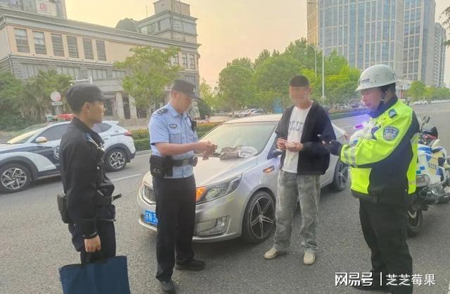 宿迁大风吹跑5万现金 暖心辅警及时相助