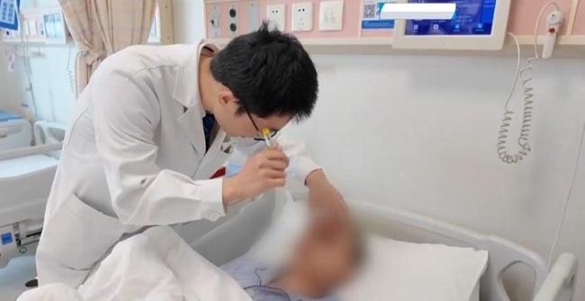 37岁男子连坐两次过山车突发颅内出血 医生提醒这些患者坐过山车需谨慎