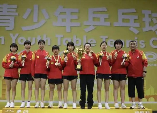 中国女乒14岁小将姜依依豪夺两冠一亚 未来之星闪耀赛场