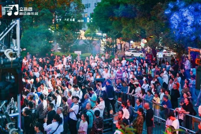 小老费“分身”现身民族团结大巡游 多彩活动展现云岩魅力