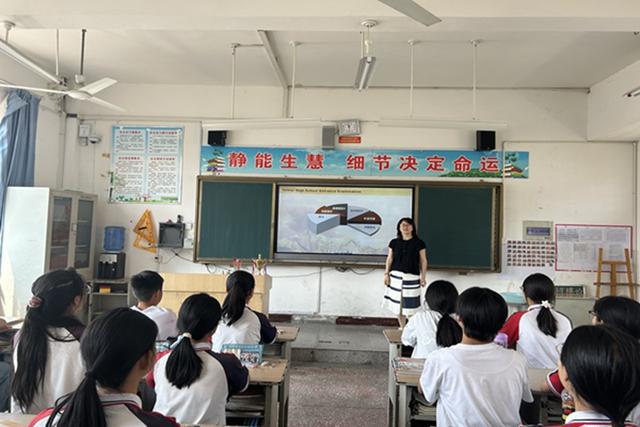 郑州市管城回族区外国语学校赴卢氏县开展送教活动