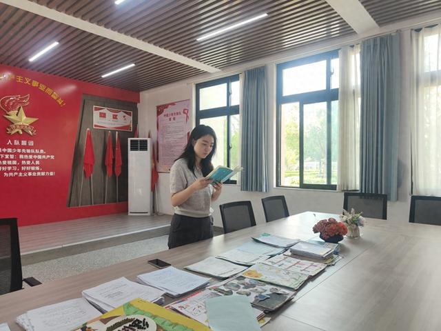 河南省课程中心张锦琳博士莅临长青路小学开展作业专项调研