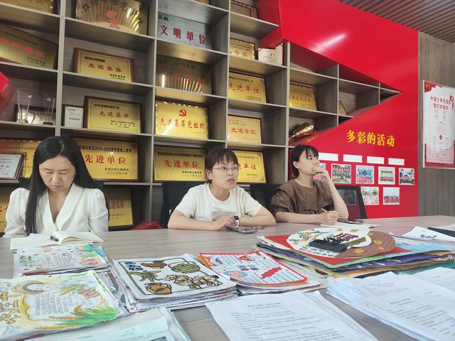 河南省课程中心张锦琳博士莅临长青路小学开展作业专项调研