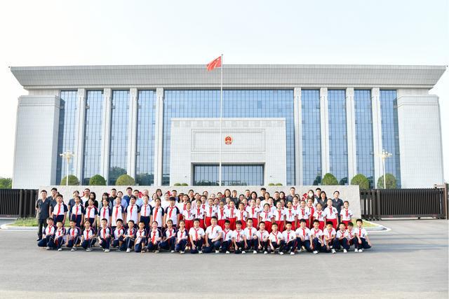 法治阳光伴成长 南阳中院“公众开放日”守护少年童心
