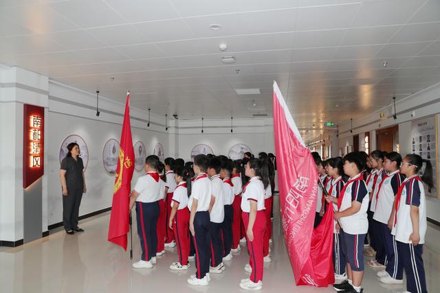 法治阳光伴成长 南阳中院“公众开放日”守护少年童心
