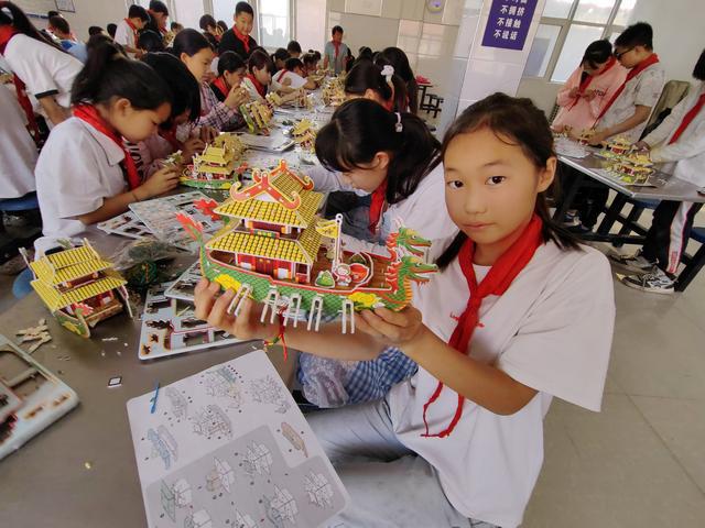 郑州慈善总会“爱心手工”项目端午乡村行活动举行
