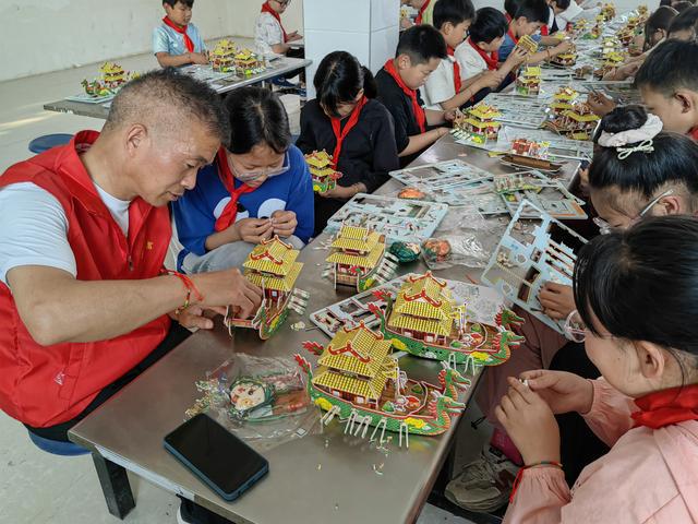 郑州慈善总会“爱心手工”项目端午乡村行活动举行