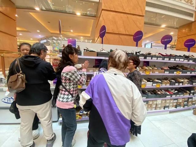 不出口美国了,上海市民疯狂“捡漏” 外贸好物卖爆了