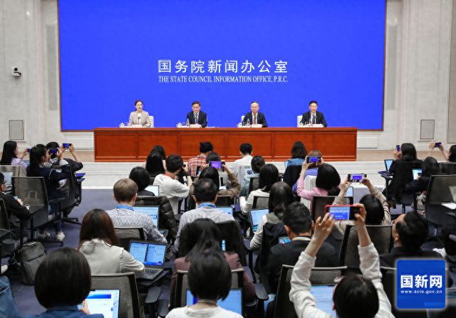 央行将推出十项措施 支持稳市场稳预期丨象北京