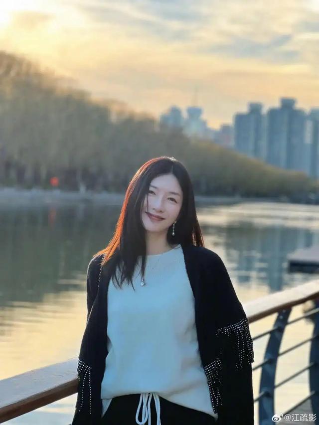 被疑与富商海外产子女星为江疏影?工作室回应:呵呵