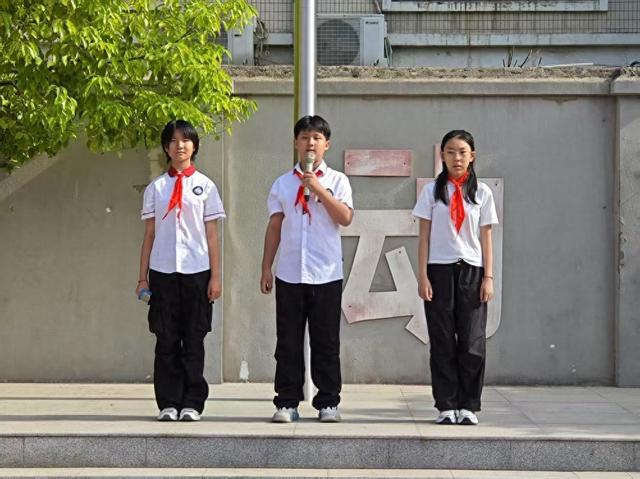 五里堡小学举行“防灾减灾 守护家园”国旗下微课程