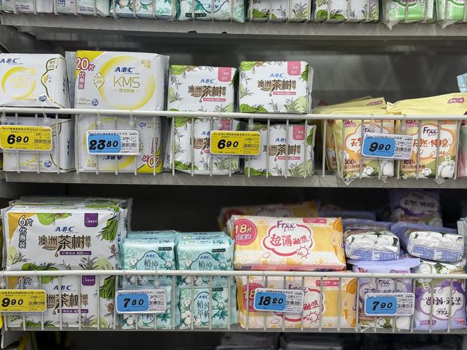 企业、名人扎堆做卫生巾，从业者：大部分品牌靠代工，出厂均价0.3元/片