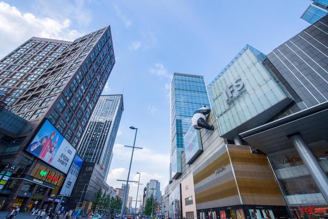 “五一”入境游火热，成都、厦门、南京等多地机票预订增一倍