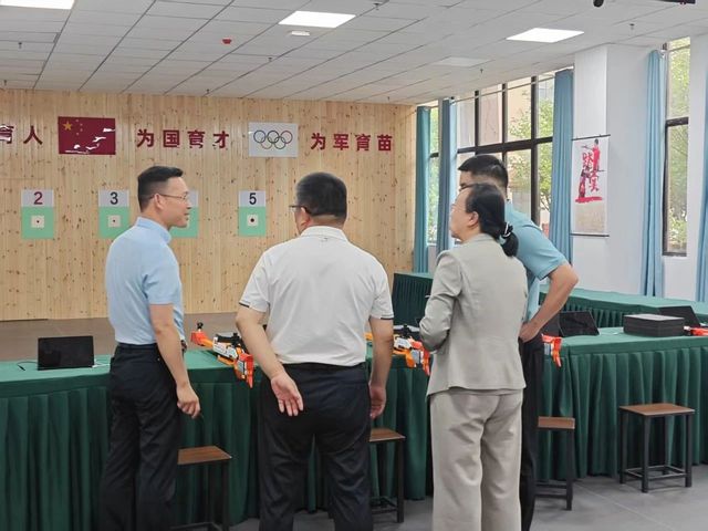 郑州经开八一中学举行安阳师范学院实习就业基地签约授牌仪式