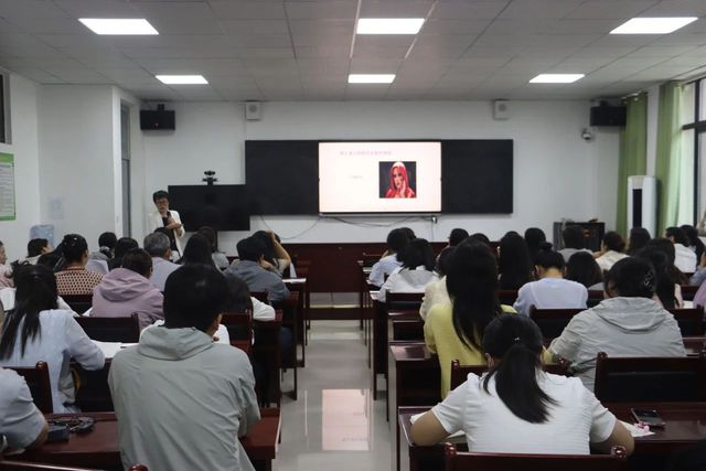 郑州经开八一中学举行安阳师范学院实习就业基地签约授牌仪式