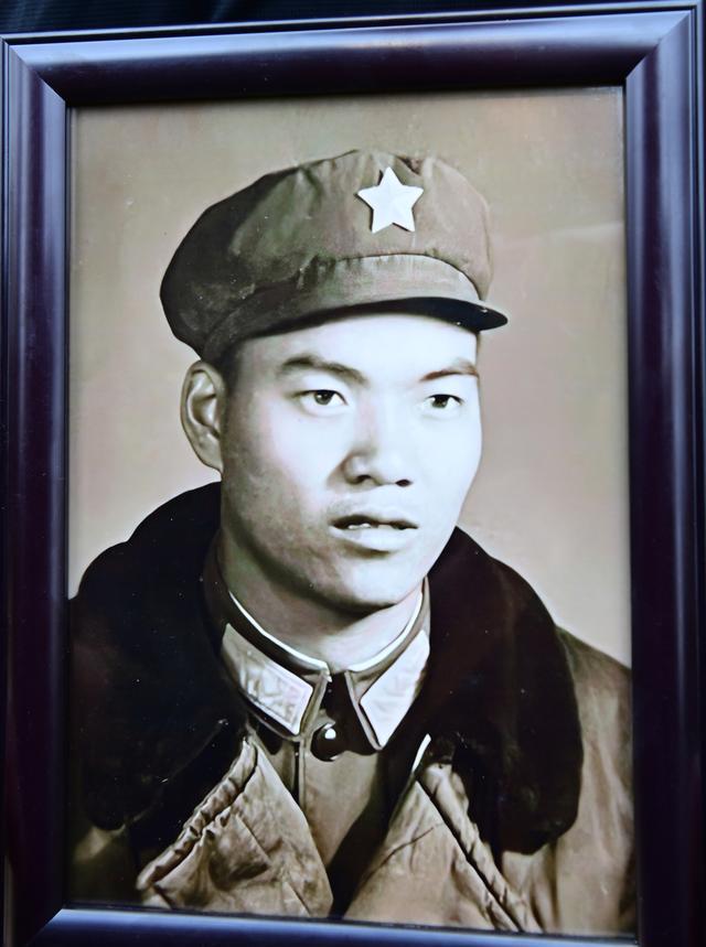 埋骨他乡 49 载！洛阳老城籍烈士董孝通魂归故里
