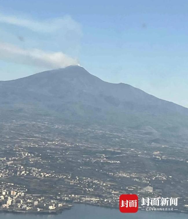 埃特纳火山喷发 约40名游客紧急撤离 无人员伤亡