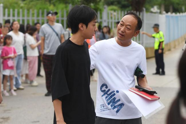 父亲回应儿子白血病痊愈参加高考 感恩社会共助成长