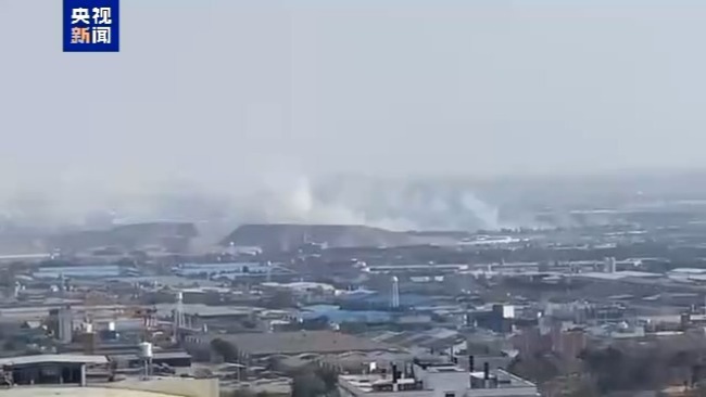 伊朗首都一居民楼遭空袭后倒塌 致60人死亡