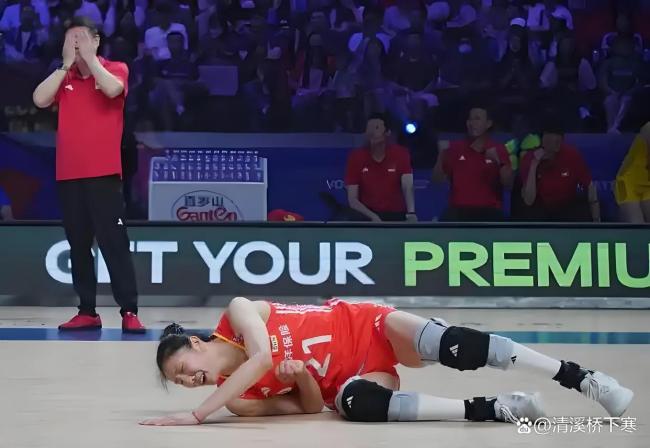 战术板 中国女排0-3暴露短板 详解防吊球为何容易丢分 意大利立体进攻揭秘