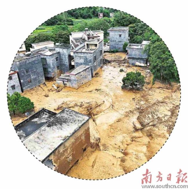 山体滑坡前1小时干部转移57村民 零伤亡奇迹背后