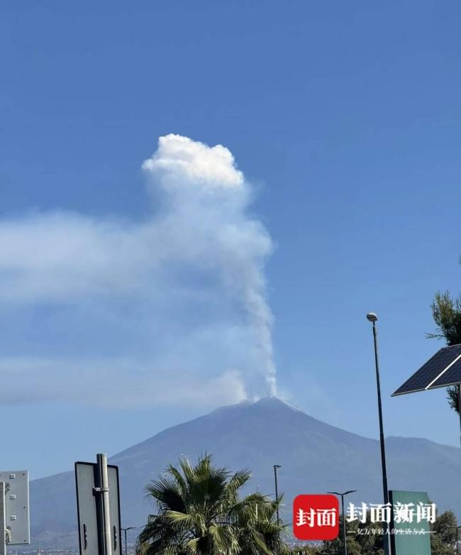 埃特纳火山喷发 约40名游客紧急撤离 无人员伤亡