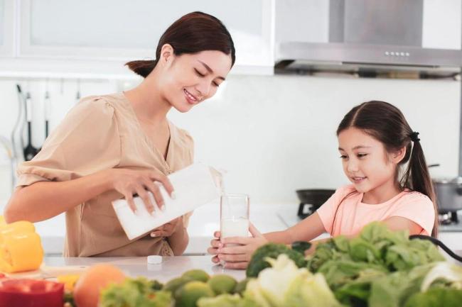 孩子喝牛奶过敏别慌 这份应对指南超实用