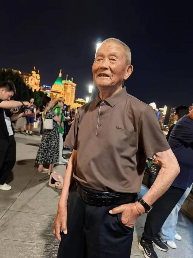 63岁儿子带103岁养父周游全国 孝心铺就万里旅程