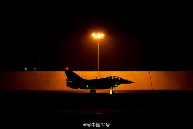 砺剑苍穹 从歼-10飞行员视角感受云巅之上