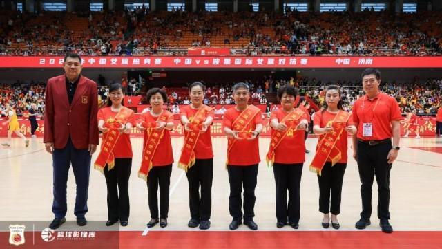 中国女篮热身赛狂胜波黑队 展现强大实力