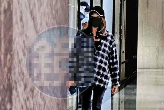 40岁许玮甯孕肚照曝光 母爱满满 预产期今秋